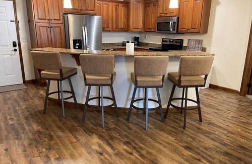 Spirit Lake Condo | Family Fun Escape! 3BR, 2BA Bridges Bay condo sleeps 10 + 6 Waterpark Passes