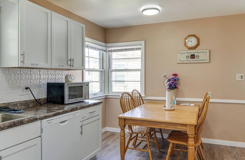 Waterloo Cottage | Family Home By Theme Park & Waterloo Arts District