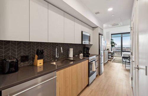 Buzzard Point Hotel | Family Stay w/Kitchen & Laundry | 4 Units | Near National Park & Museums