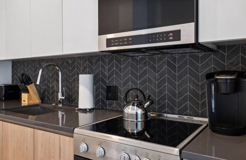 Buzzard Point Hotel | Family Stay w/Kitchen & Laundry | 4 Units | Near National Park & Museums