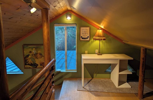 Roseburg House | Fantastic 3-bedroom house with AC in Roseburg