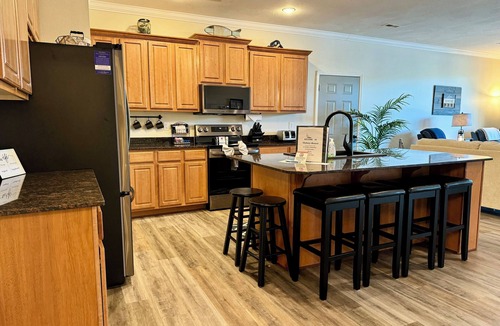 Hollister Condo | Fantastic 3 BR, 3 Bath Vickery Resort Condo, Table Rock Lake with Dock Access