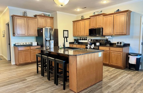 Hollister Condo | Fantastic 3 BR, 3 Bath Vickery Resort Condo, Table Rock Lake with Dock Access