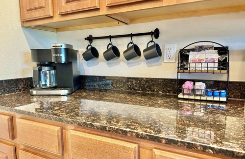 Hollister Condo | Fantastic 3 BR, 3 Bath Vickery Resort Condo, Table Rock Lake with Dock Access
