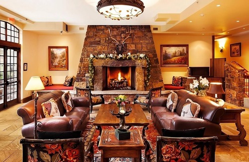 Vail Hotel | Fantastic Getaway! Amazing Mountain View w/Hot Tub and Parking!
