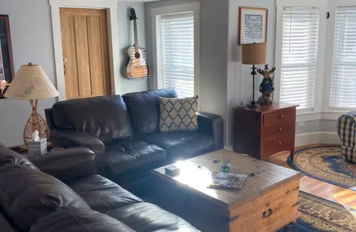 Cavendish House | Farmhouse in Okemo valley- 10 min to Okemo