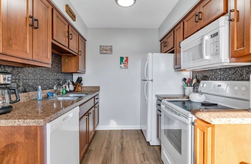 Lake Fenton Apartment | Fenton Flats- Italian Villa With On Site Hot Tub