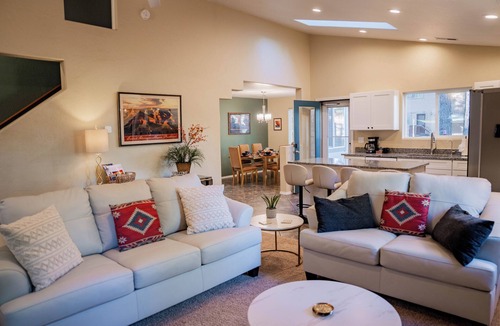 Ponderosa Trails House | Flagstaff 4BR Forest Retreat | Walk to Trails & NAU