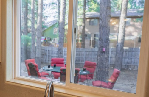 Ponderosa Trails House | Flagstaff 4BR Forest Retreat | Walk to Trails & NAU