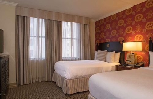Downtown Austin Hotel | For the Whole Family! Four Contemporary Units, Indoor Pool, Pet-friendly!