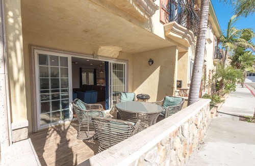 West Newport House | Four Bedroom Remodeled Townhouse By The Sand with AC!