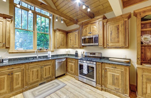 Franklin Cabin | Franklin Cabin w/Hot Tub, Theater & Fire Pit!