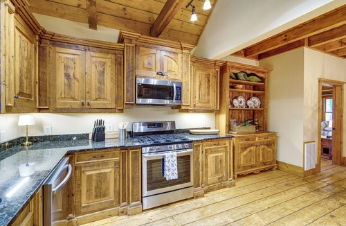 Franklin Cabin | Franklin Cabin w/Hot Tub, Theater & Fire Pit!