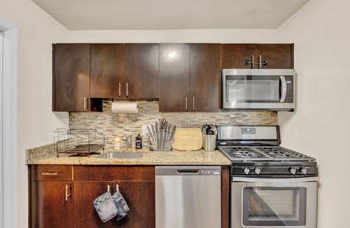 Alexandria West Apartment | Free Parking, Near Old Town, DC Monuments, MGM Casino, and Airport