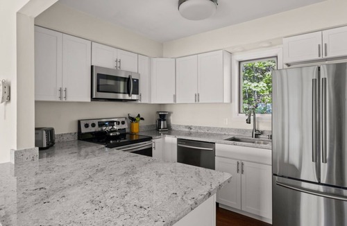 Warren Condo | Fresh Powder: Modern Style Near Sugarbush!