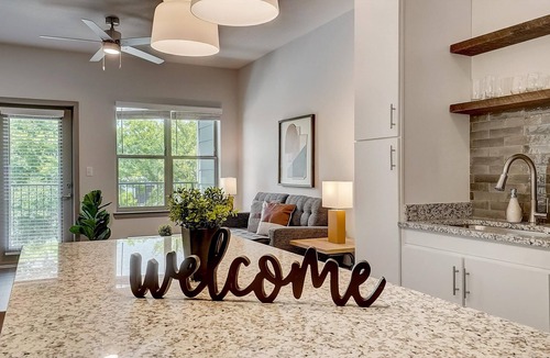 Forest Park Apartment | Frontdesk | 1 BR Apt near Avondale Park