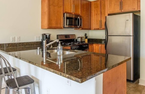 Yankee Hill Apartment | Frontdesk | Comfortable East Town 1BR Apt
