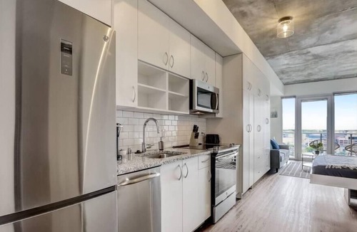 Lower East Side Apartment | Frontdesk | Sunny Studio Apt near East Town