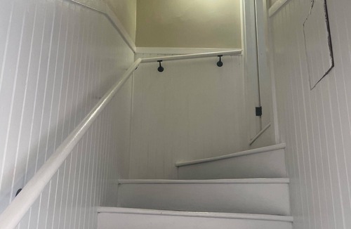 Warren Apartment | Full 2 bedroom apt in beautiful Warren RI Floor 2