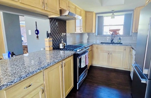 West Oak Hill House | Full House, Fire Place, BBQ, Private Pool and Backayrd in a Prime Location