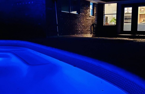 West Oak Hill House | Full House, Fire Place, BBQ, Private Pool and Backayrd in a Prime Location