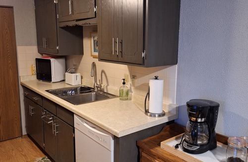 West Bend Condo | Fully Furnished 2 Bedroom/1Bathroom - West Bend, WI