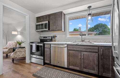 De Pere House | Fully furnished with Central Air, Washer/Dryer, and on site parking. Very quiet and safe neighborhood. Walking distance to Optimist Park. Short drive to great food and restaurants. Recently renovated to include brand new kitchen and appliances