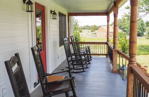 Afton House | Fulton Belle Vue - Beautiful fully renovated Farmhouse in Afton-great location.