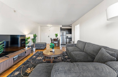 North Brookline Apartment | Furnished Apartment Near Longwood