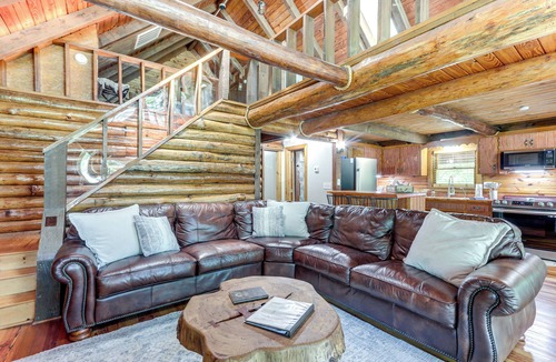 Fairland Cottage | Furnished Deck + Lake Access: Fairland Log Cabin