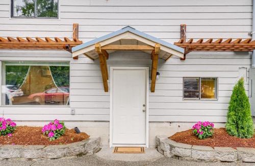 Martha Lake Apartment | Gateway to Seattle Area! Apt Great for Commuters