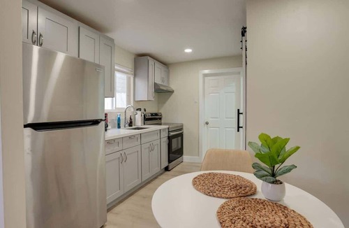 Longfellow Apartment | Gem Studio near SF! 5min to BART and UCSF Benioff