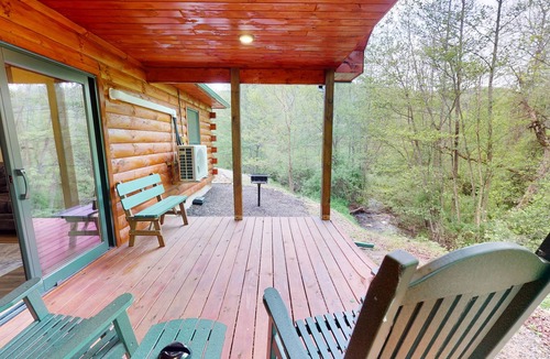 Gaines Cabin | Getaway Dream on Pine Creek Hemlock Cabin