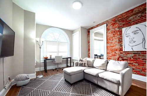 Forty Acres Apartment | Gilpin Grand - Renovated space in Trolley Square