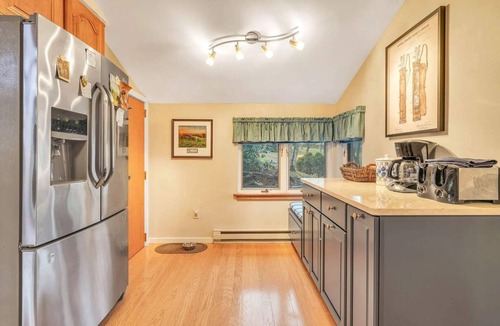 Quechee Condo | Golf Course Views! Cozy Fireplace | Coach Road 14B
