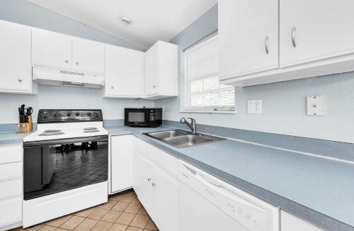 San Juan House | Gone to the Beach cozy small home located near beach