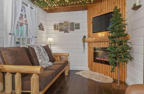 Saluda House | Good Times cabin at Cabin Fever in NC