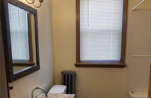 West New Haven House | Gorgeous 1st Floor Westville Apartment