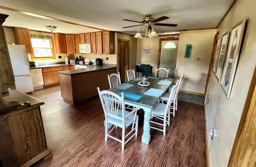 Stoddard House | Gorgeous 4-bedroom house with WiFi in charming Stoddard