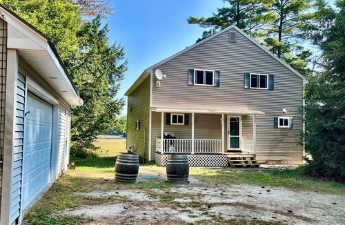 Stoddard House | Gorgeous 4-bedroom house with WiFi in charming Stoddard