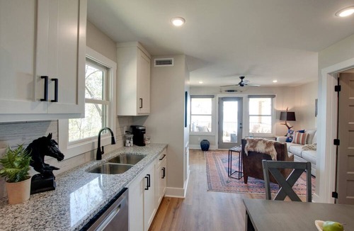 Groveoak Cabin | Gorgeous Cabin Great for Groups or Families with Jacuzzi, Fire Pit and Views in Alabama