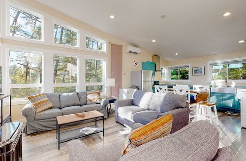 Nehalem House | Gorgeous home with a gas grill, kitchen, washer&dryer, patio, & gas fireplace