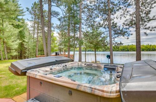 Neillsville House | Gorgeous Lake Arbutus Getaway w/Dock & Boat House