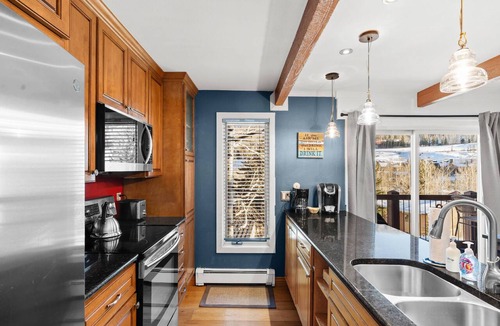 Snowmass Village Condo | Gorgeous Mountain Views! Balcony, W/D, Gas FP, Parking, Walk/Shuttle to Trails, Pool & Hot Tub