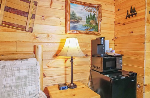 Estes Park Hotel | Gorgeous Riverfront Suite with Views R1
