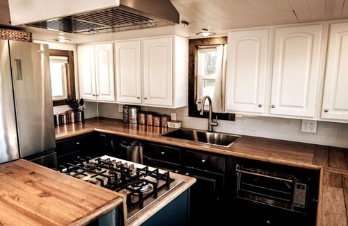 Burbank House | Gorgeous Tiny House, Peaceful Hills, Amazing Views