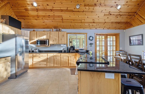 Holcombe House | Grand Lodge on Pine Lake/Lake Holcombe
