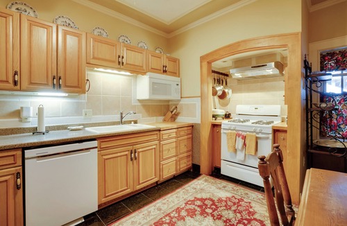 Lowry Hill House | Grand Multi-Unit Estate: 2 Mi to Dtwn Minneapolis!