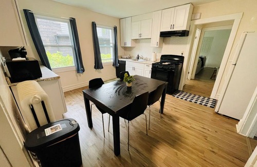Evanston Apartment | Great Evanston Location/Roomy/Modern/Private Office/Close to NWU/Free Parking