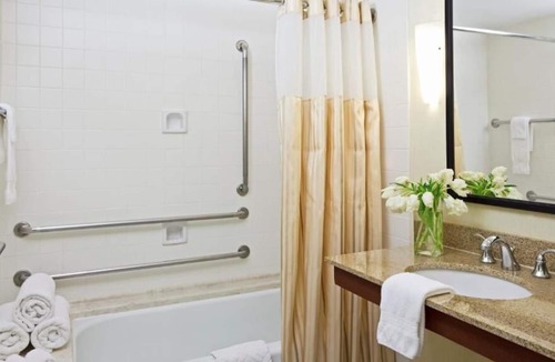 Alexandria West House | Great for Vacation Destination! 3 Spacious Units, Pool, Onsite Restaurant